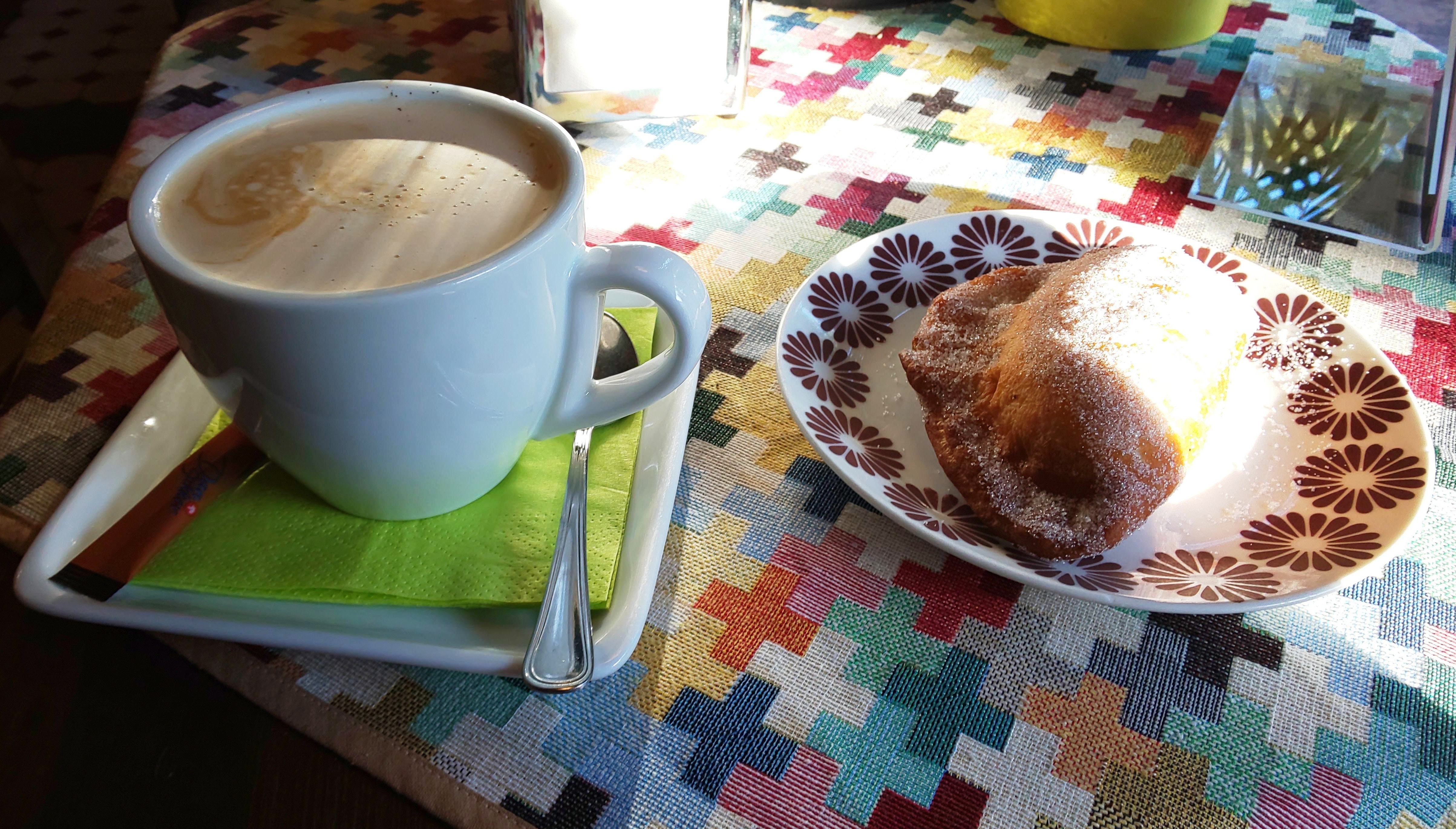 Bear Park Cafeでドーナツとラテ