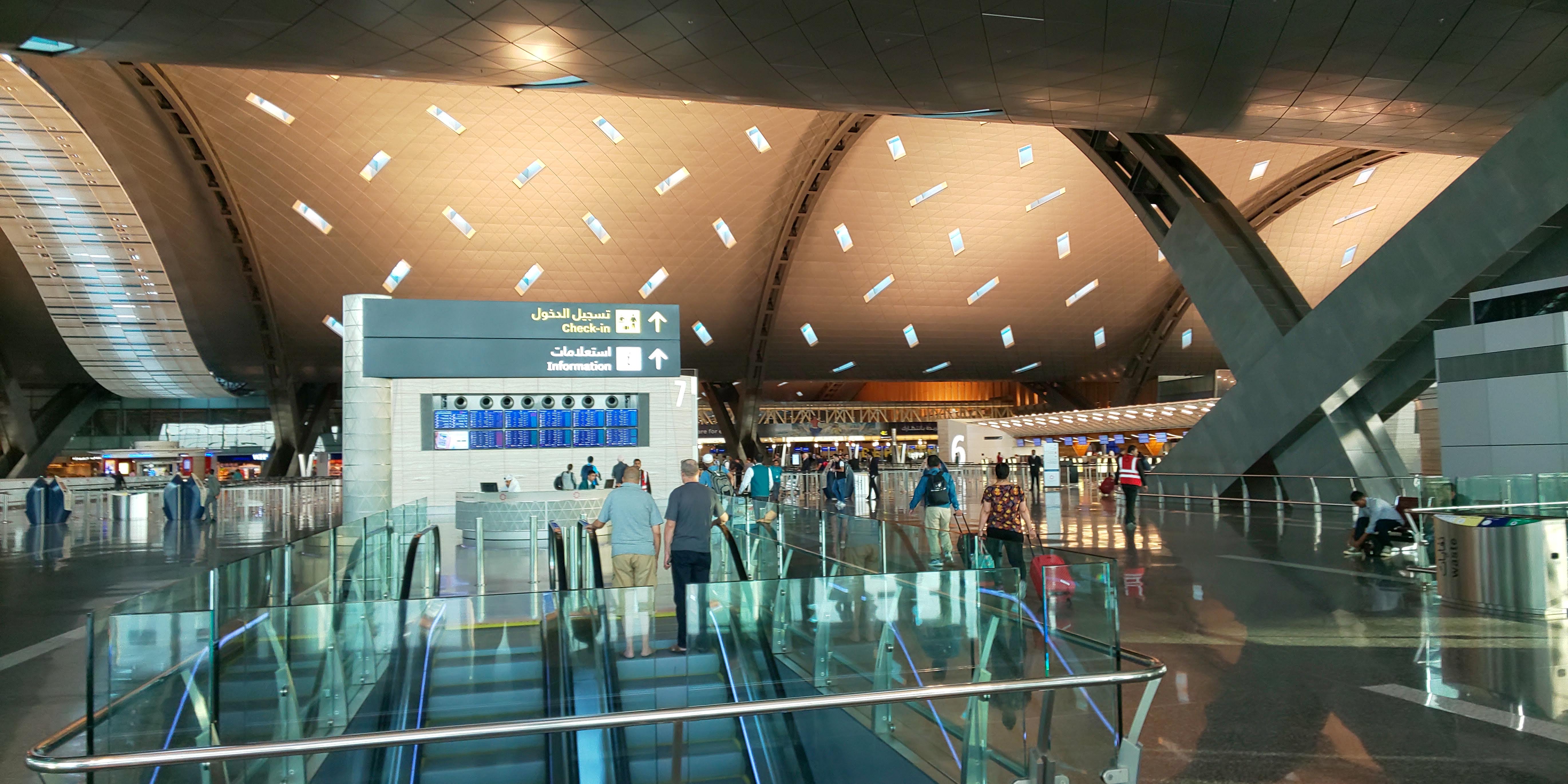 ドーハ空港の出発・チェックイン案内