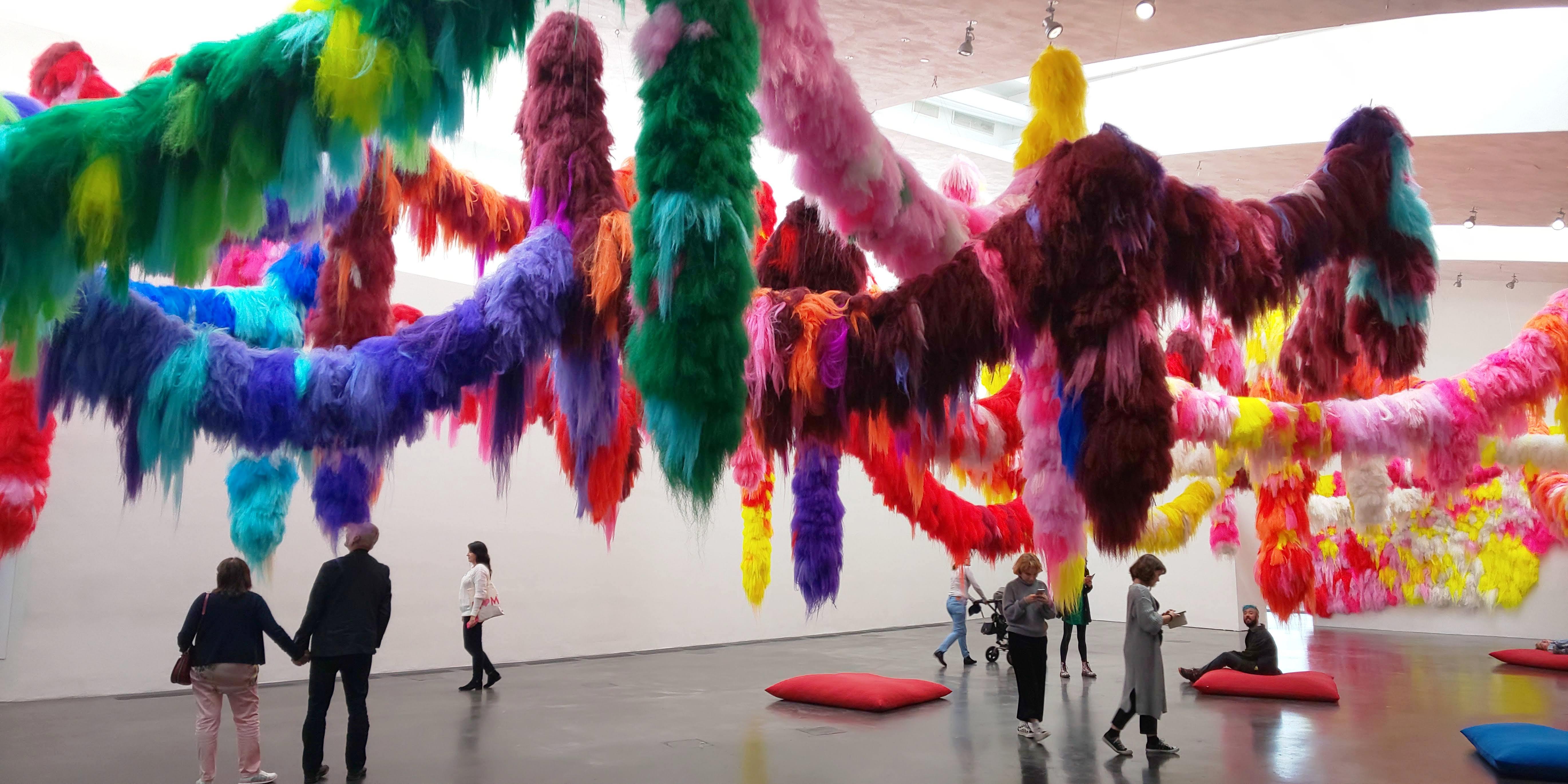 キアズマ現代美術館のカラフルな展示