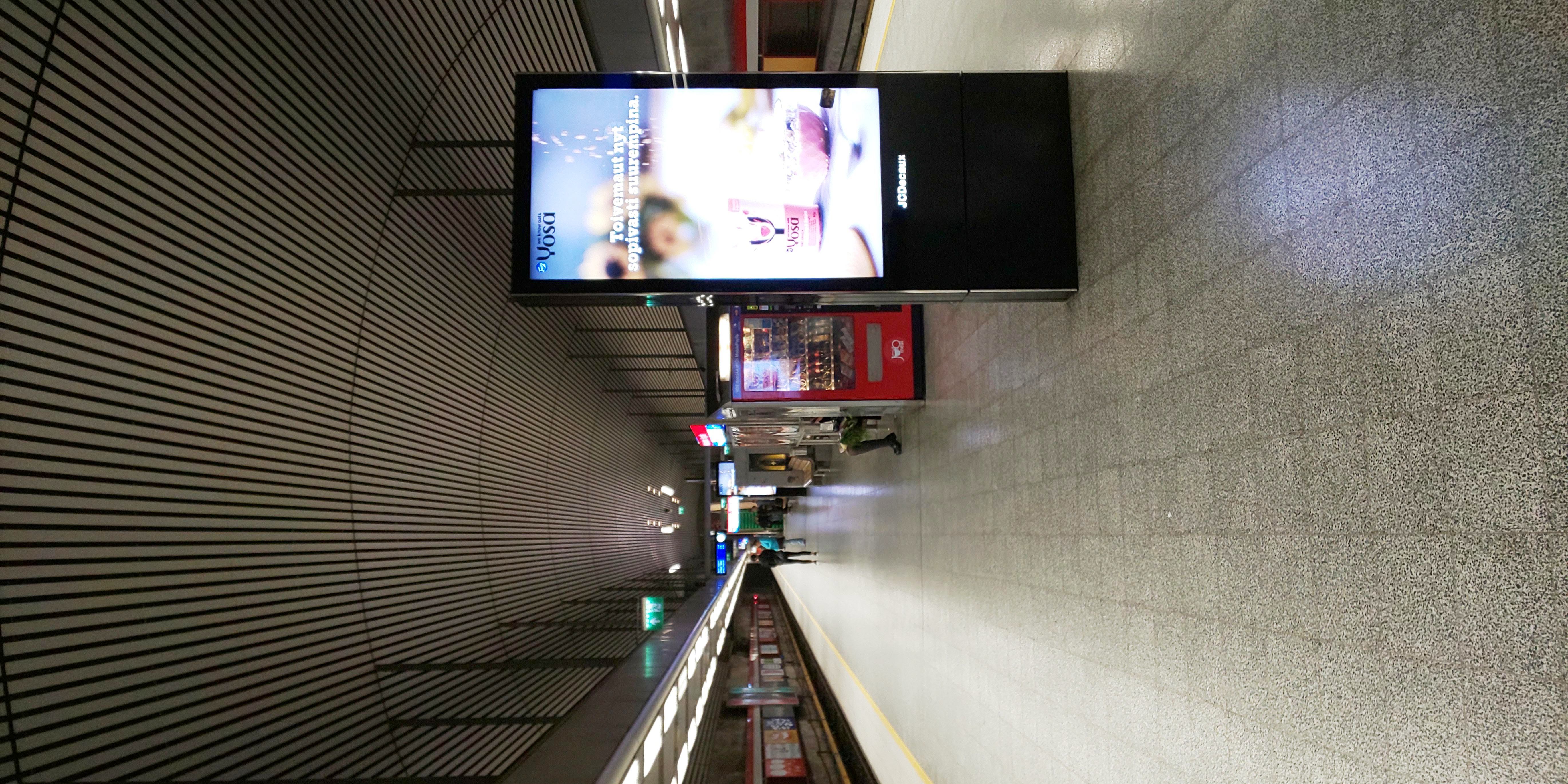 Hakaniemi地下鉄駅のホーム