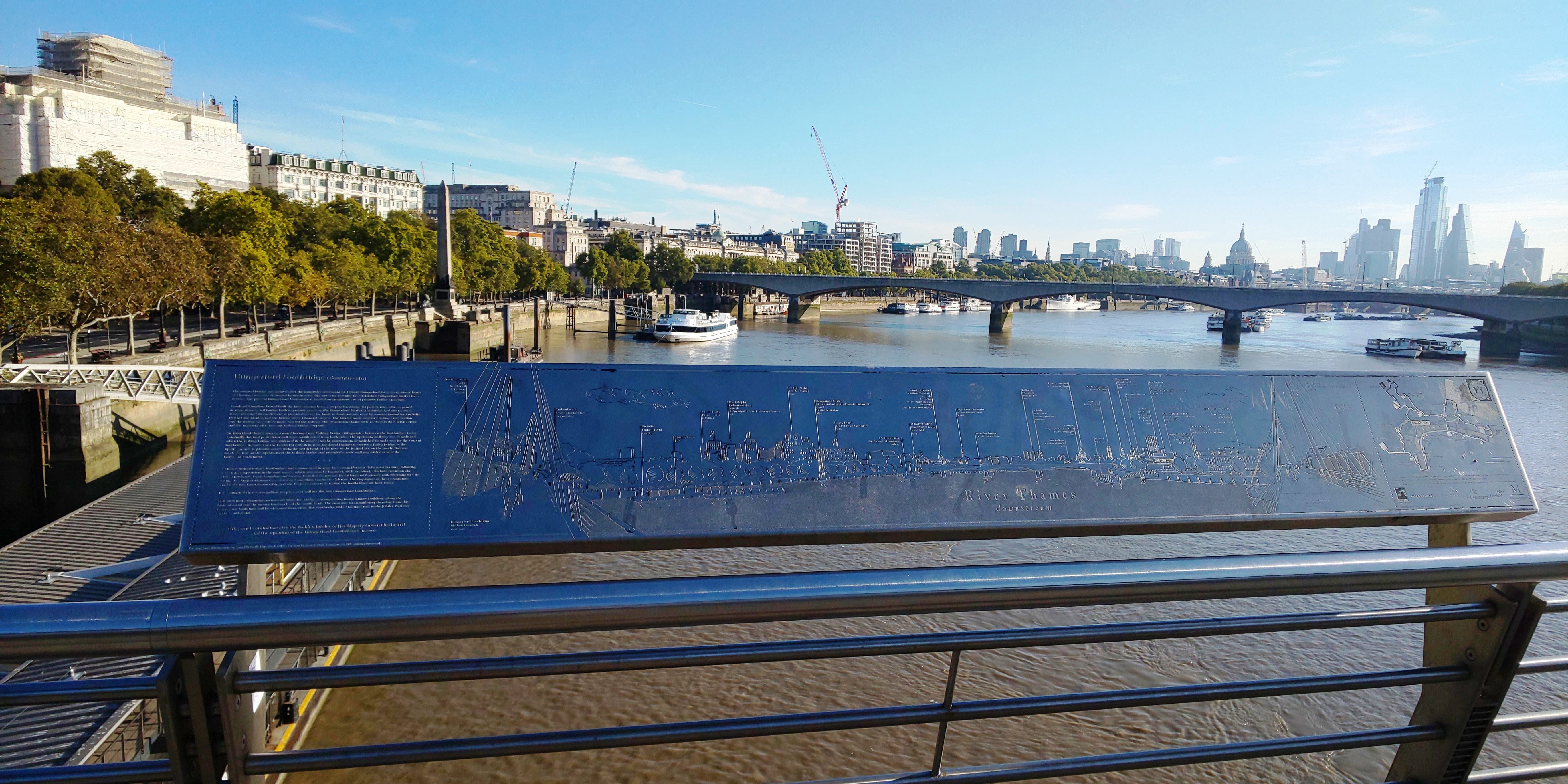 Golden Jubilee Bridgeの案内板
