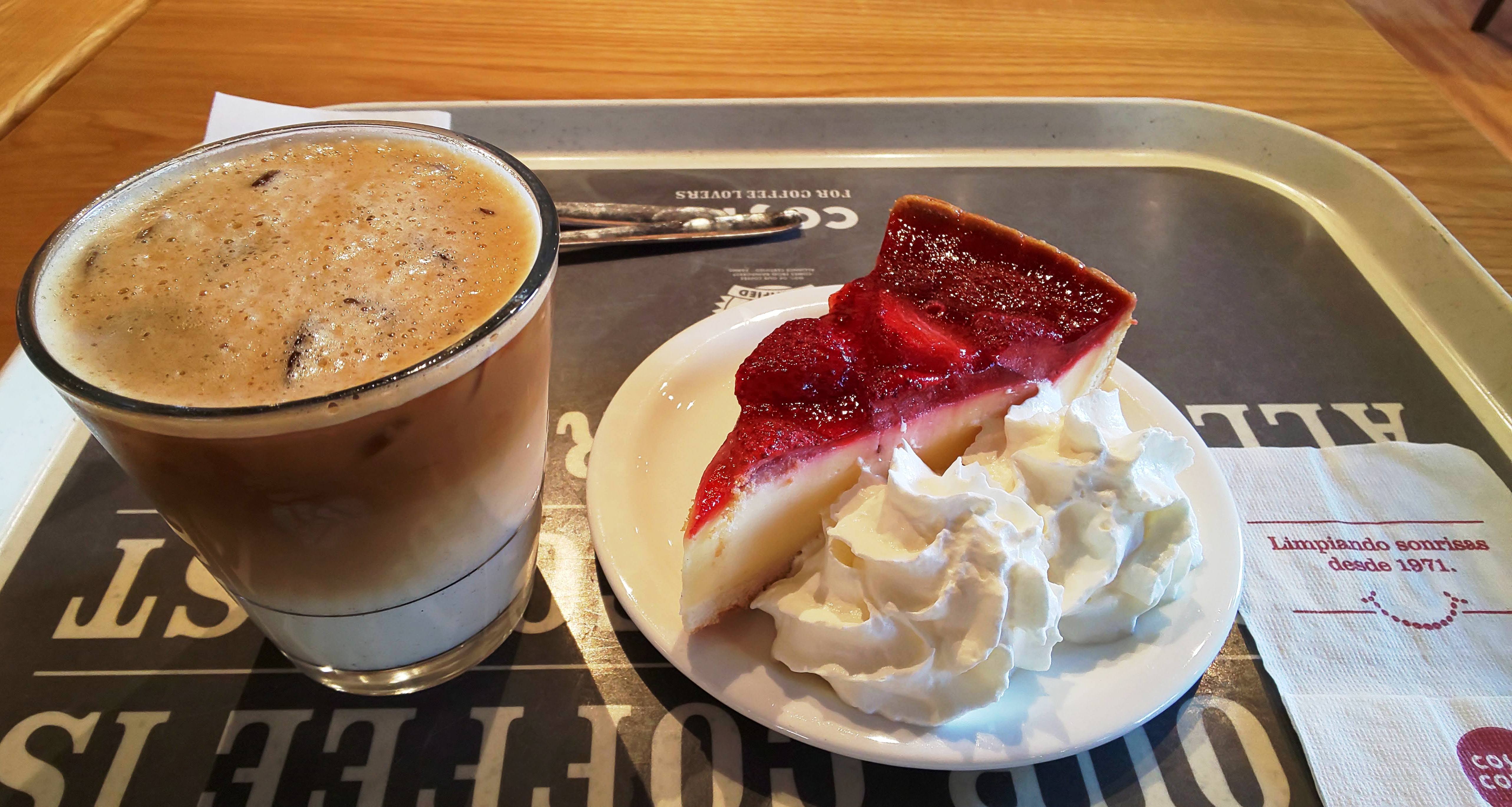 コーヒーとケーキのデザート
