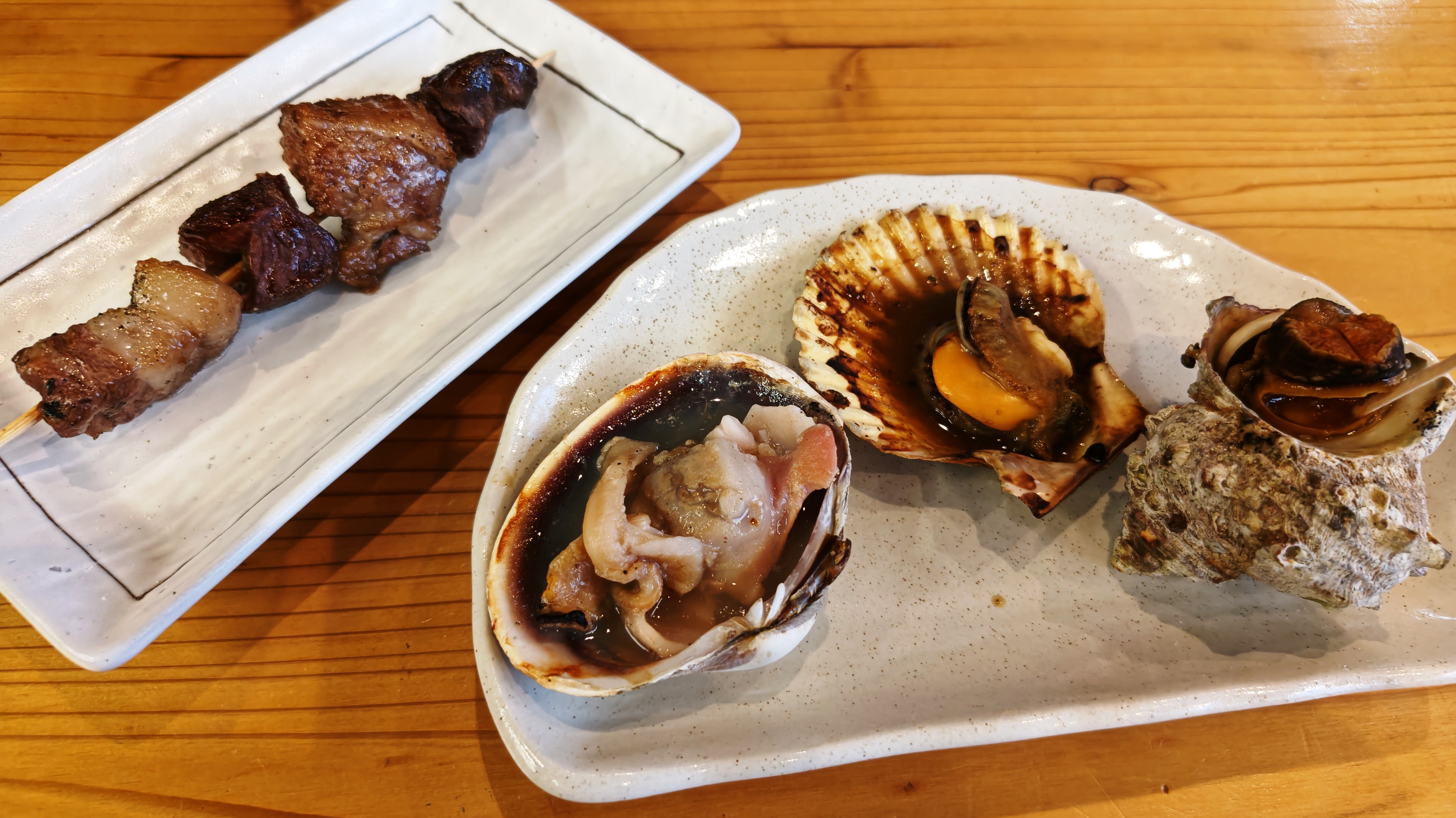焼貝3種盛りとイノシシ串焼き