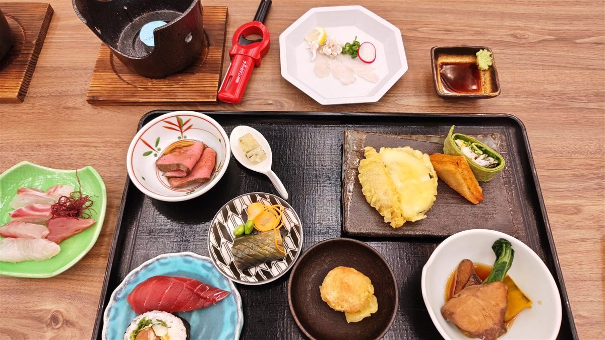 ホテル桜嬉野の夕食ビュッフェの盛り合わせ